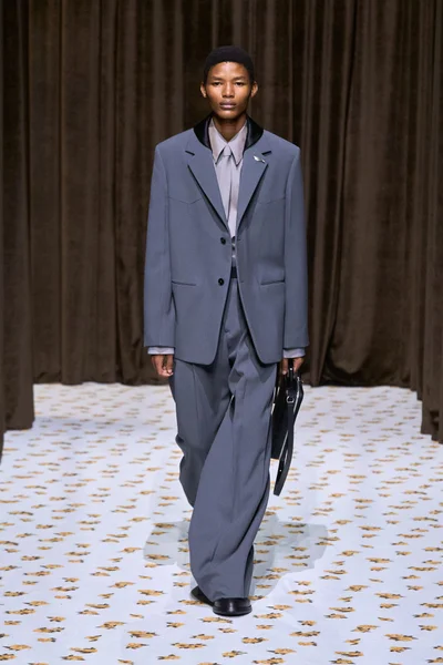 Look 19
